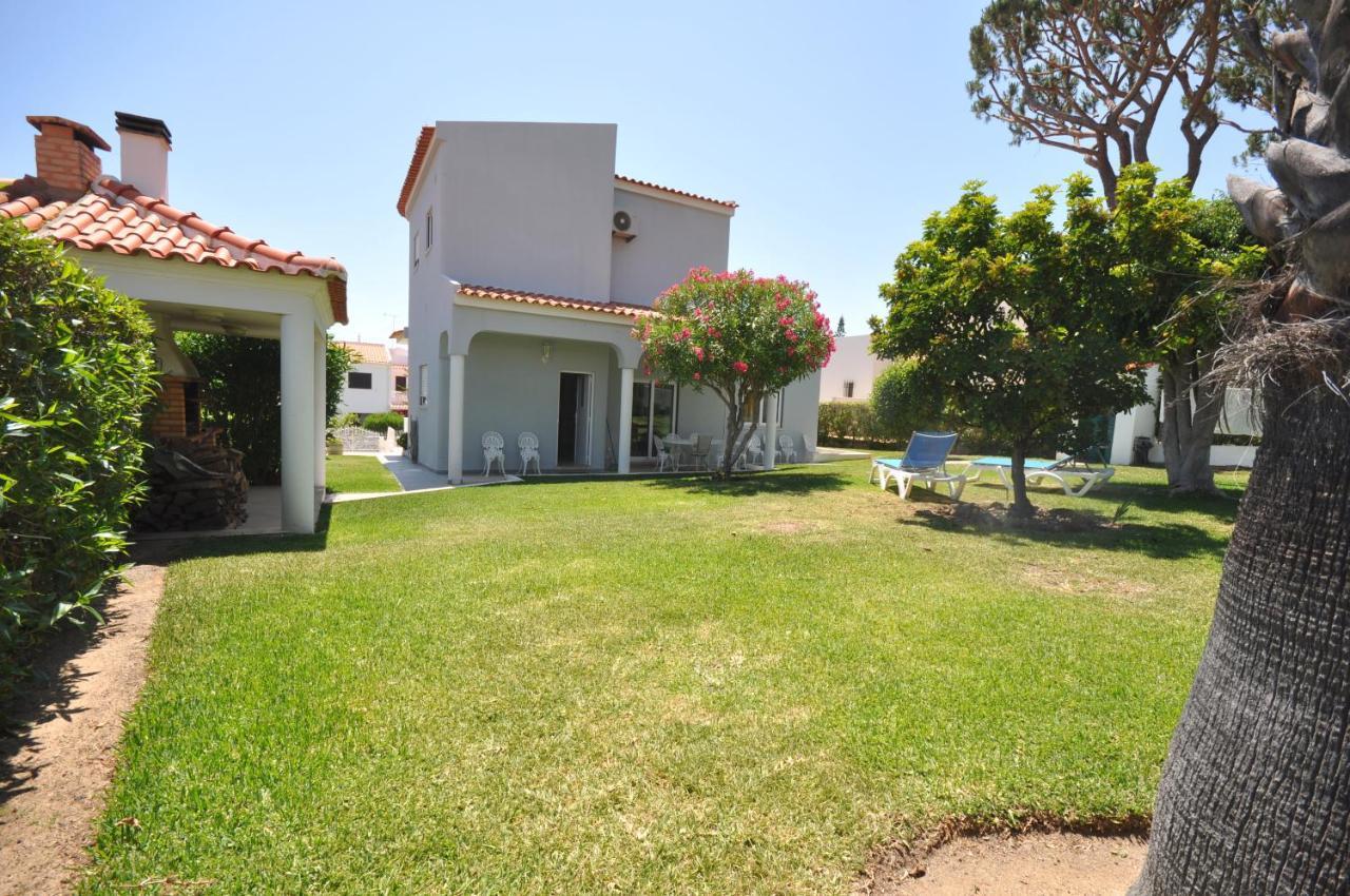 Well-Appointed Villa Is Situated In The Popular Resort Of Vilamoura Куартейра Екстериор снимка