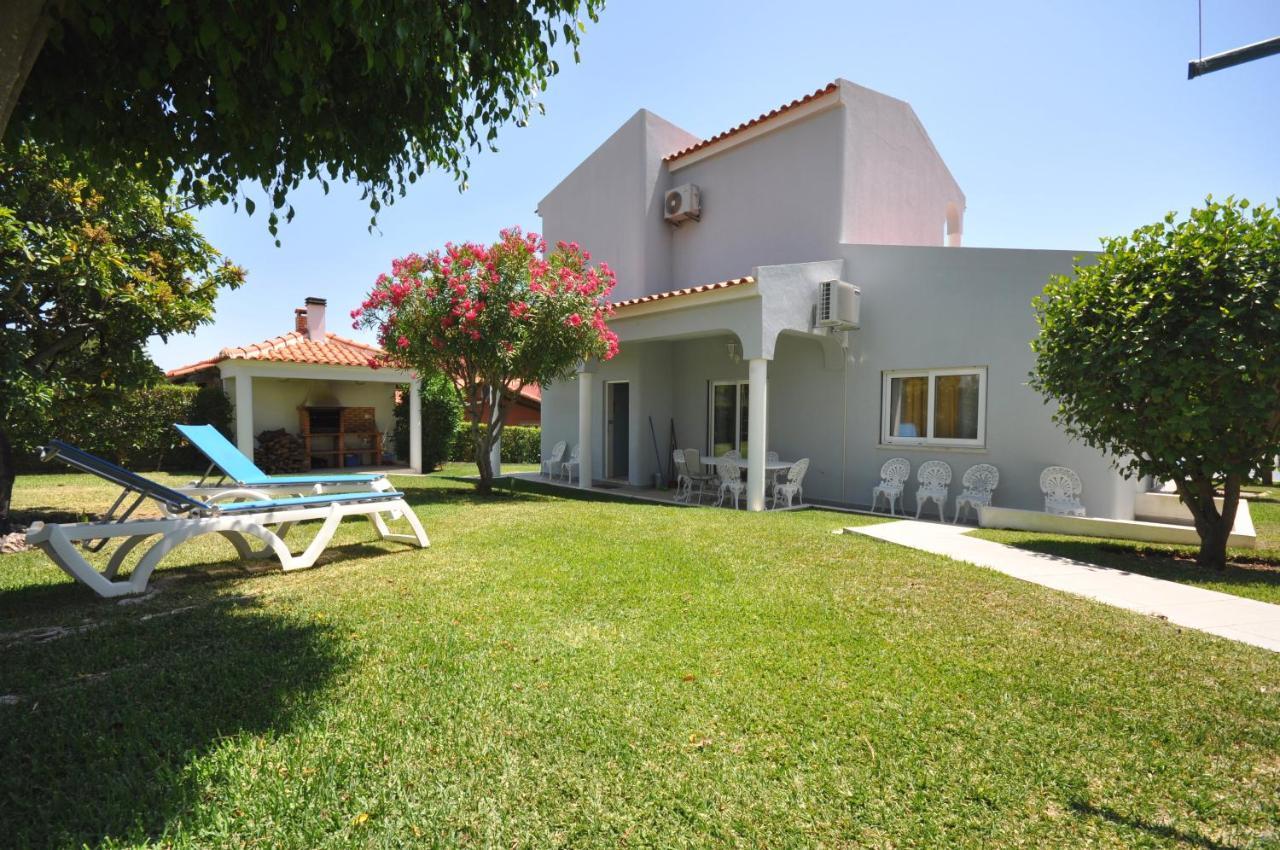 Well-Appointed Villa Is Situated In The Popular Resort Of Vilamoura Куартейра Екстериор снимка