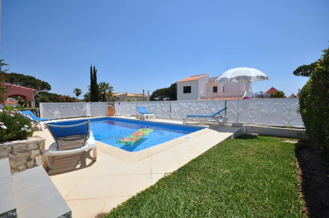 Well-Appointed Villa Is Situated In The Popular Resort Of Vilamoura Куартейра Екстериор снимка