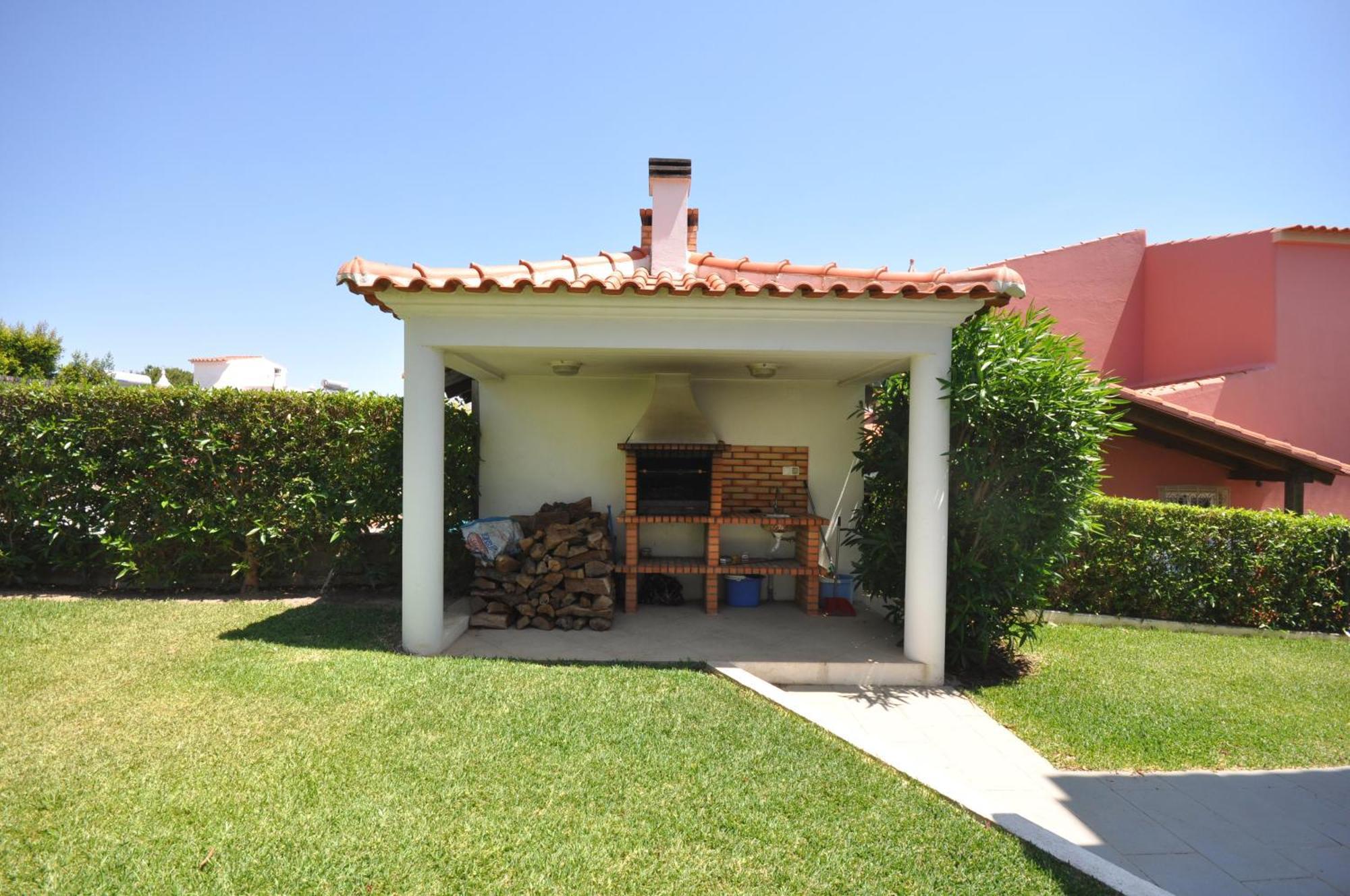 Well-Appointed Villa Is Situated In The Popular Resort Of Vilamoura Куартейра Екстериор снимка